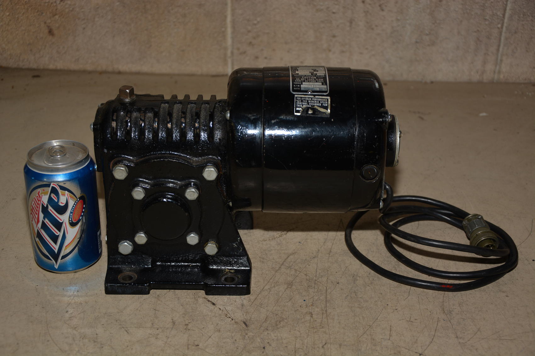 100 RPM, Bodine Speed Reducer gear Motor NSH-55RH 18:1 1/4 HP 115VDC