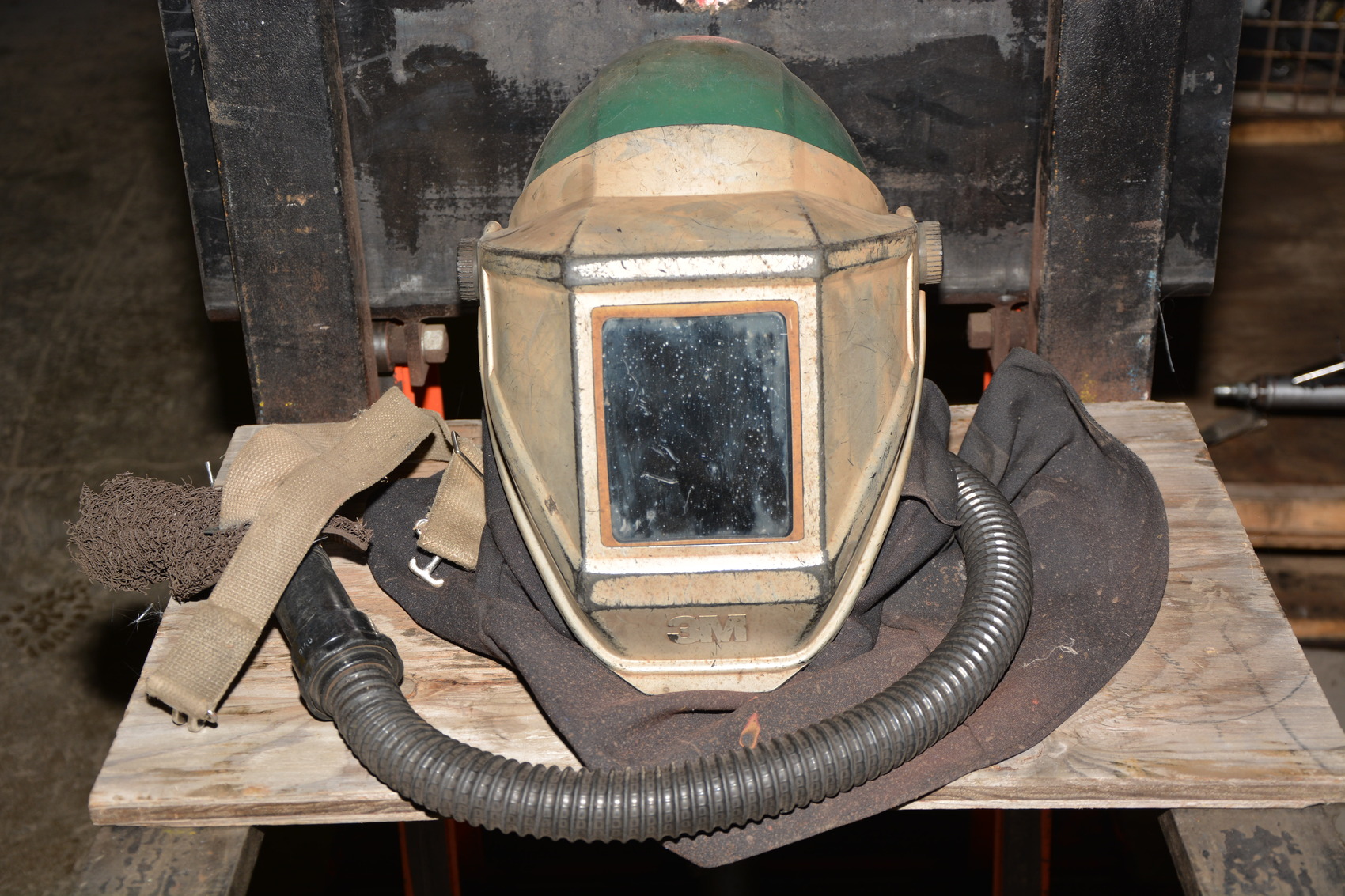 3M Welding Helmet, 3M M-95 / L-115, hard hat, with supplied air