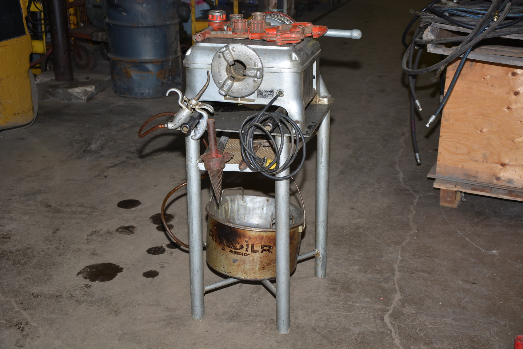 Ridgid Model 400 Pipe Threader, 2" Dia. Capacity, with Attachments