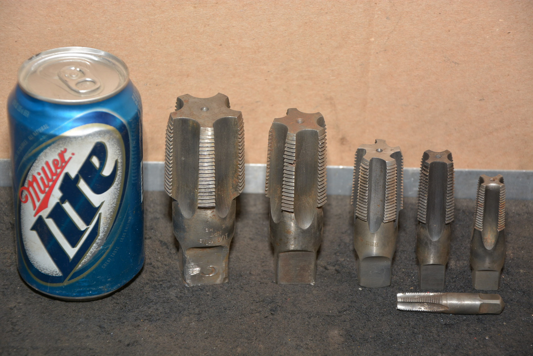 NPT pipe Tap Assortment,(6)Taps,1-1/4 X 11TPI to 1/8 X 27 TPI,USA