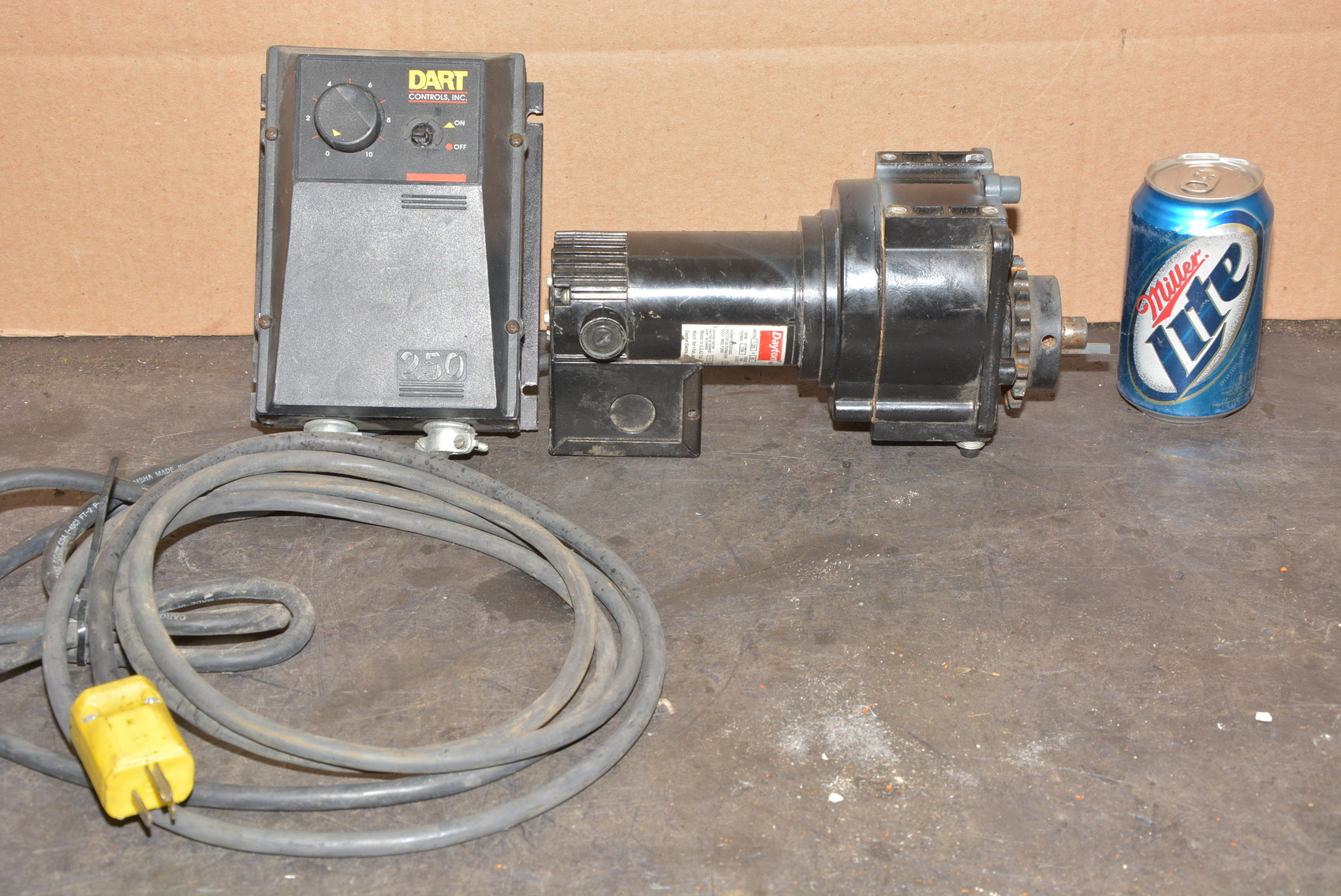 Dayton 4Z131B,1/20 HP DC Gear Motor,Dart 115v VS 1Phase Drive