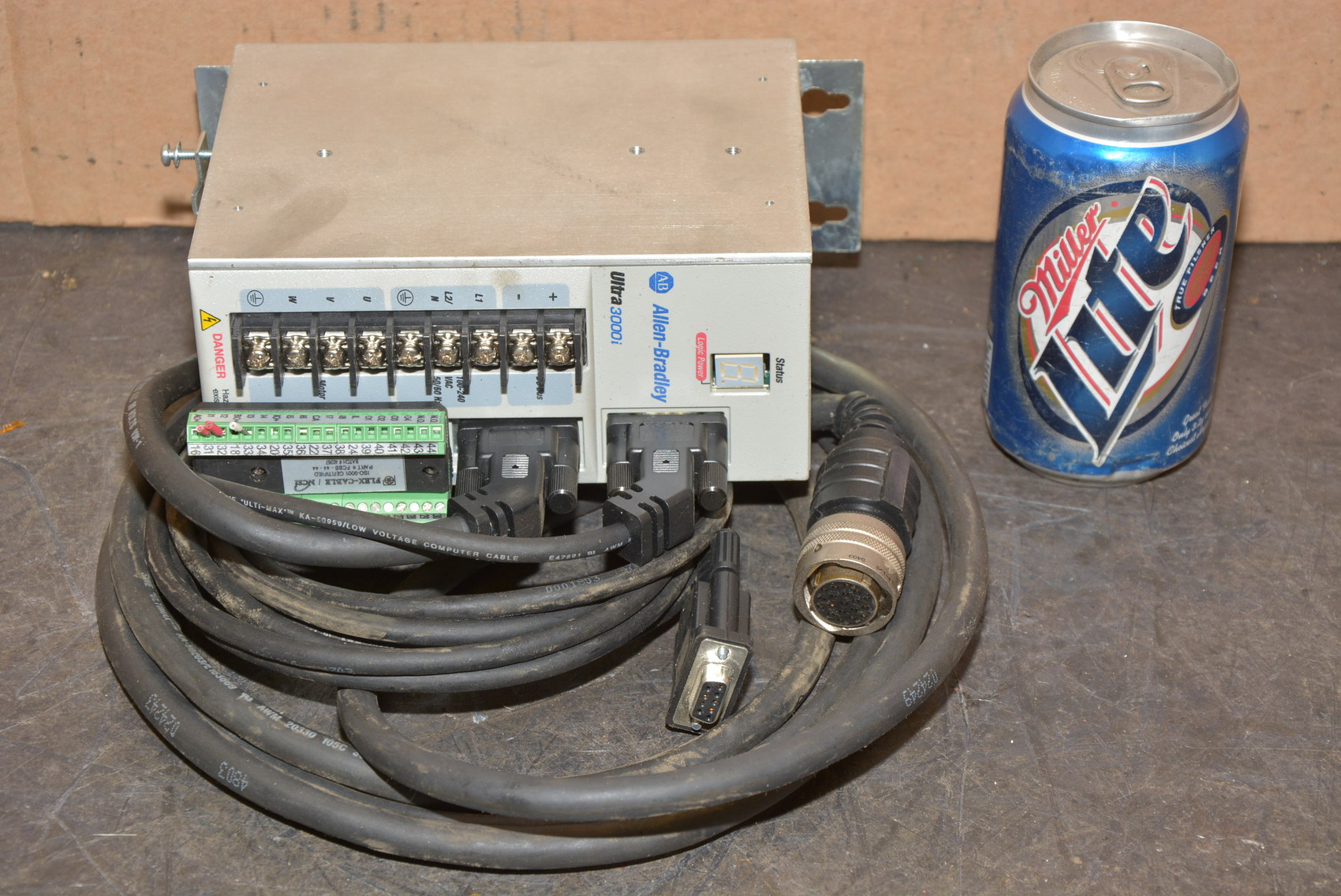 Allen Bradley Ultra 3000i single phase Variable Frequency Servo Drive