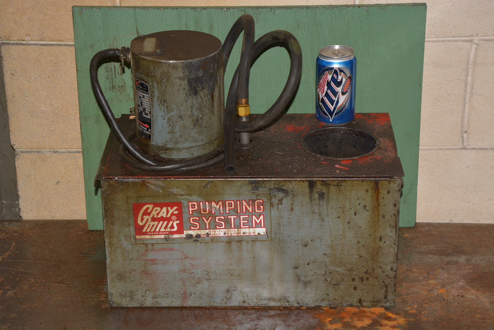 Graymills 1/6 HP Single Phase Coolant Pump and Tank