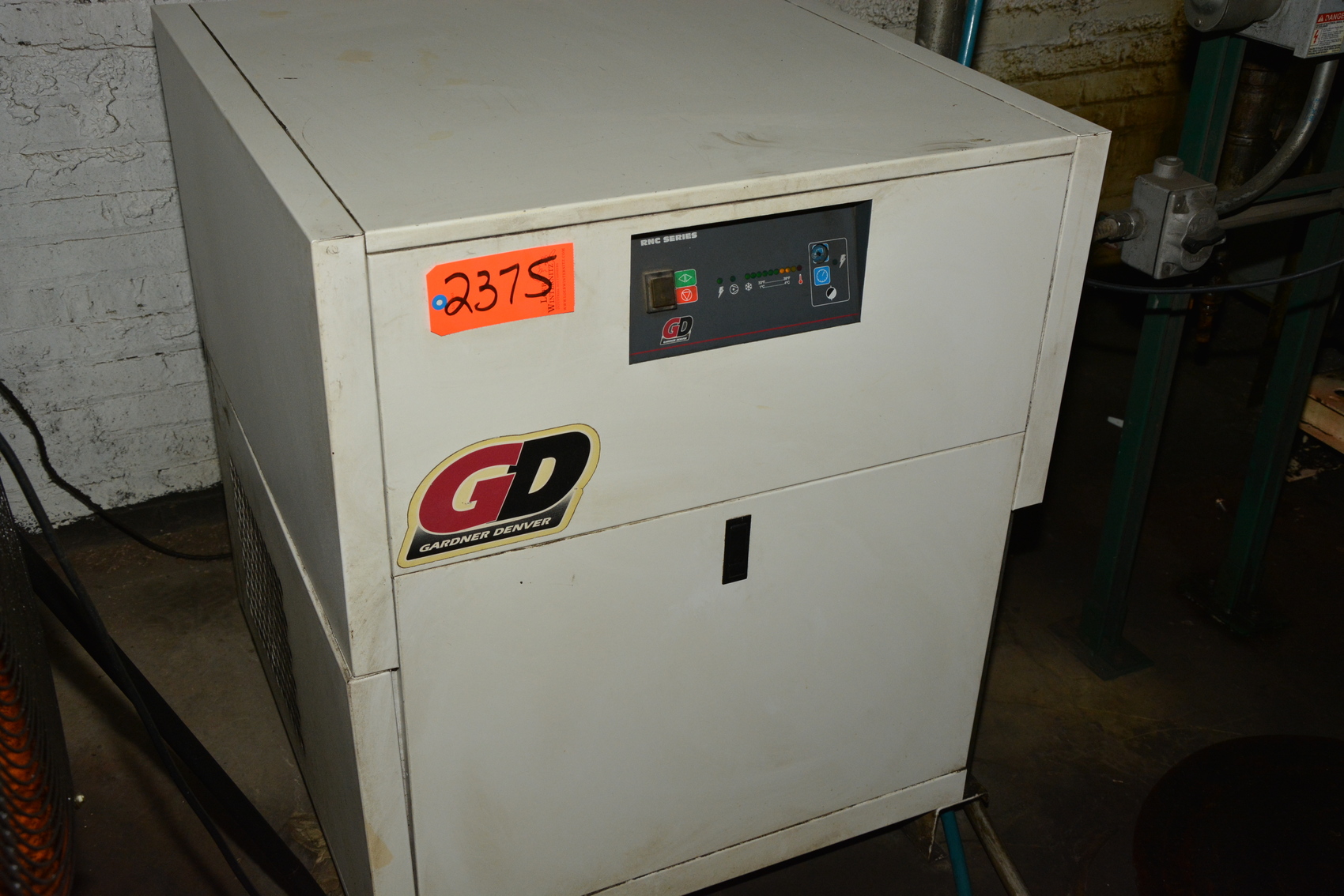 Gardner Denver RNC250A4 250 CFM Compressed air dryer