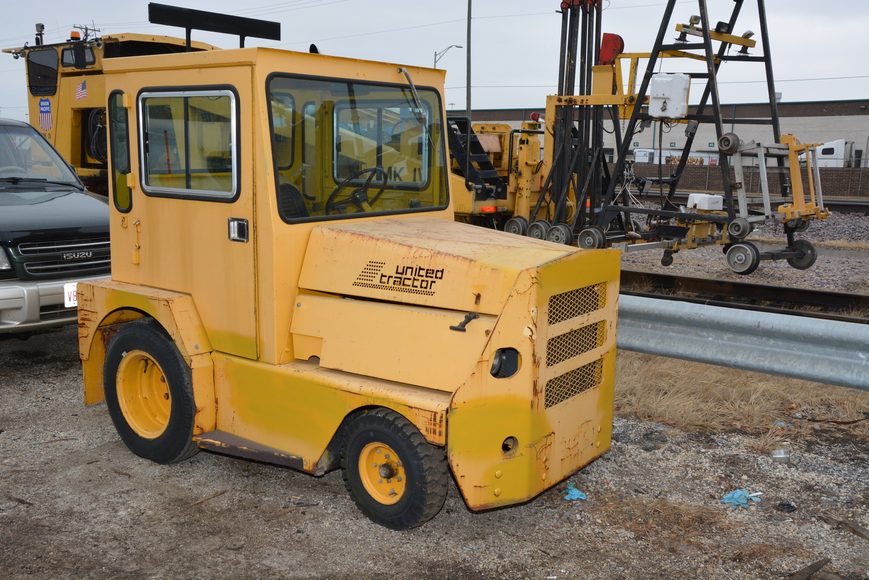 United Tractor SM40A9 Tractor Wheeled Warehouse tug LPG nopl