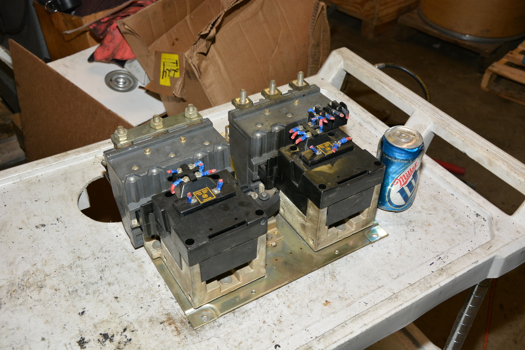 Allen-Bradley Size 4 Reversing Contactor;480 V coil