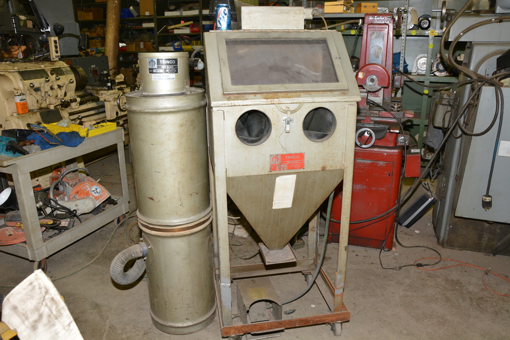 Trinco Dry Blast 24/BP2 18"X14"Sand Blasting Cabinet W/Dust Collector