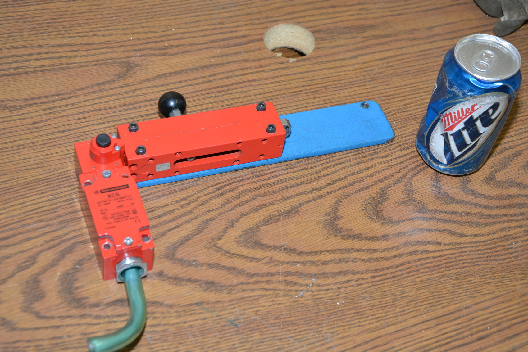 Telemecanique XCS-B703 SAFETY INTERLOCK w/XCS Z05