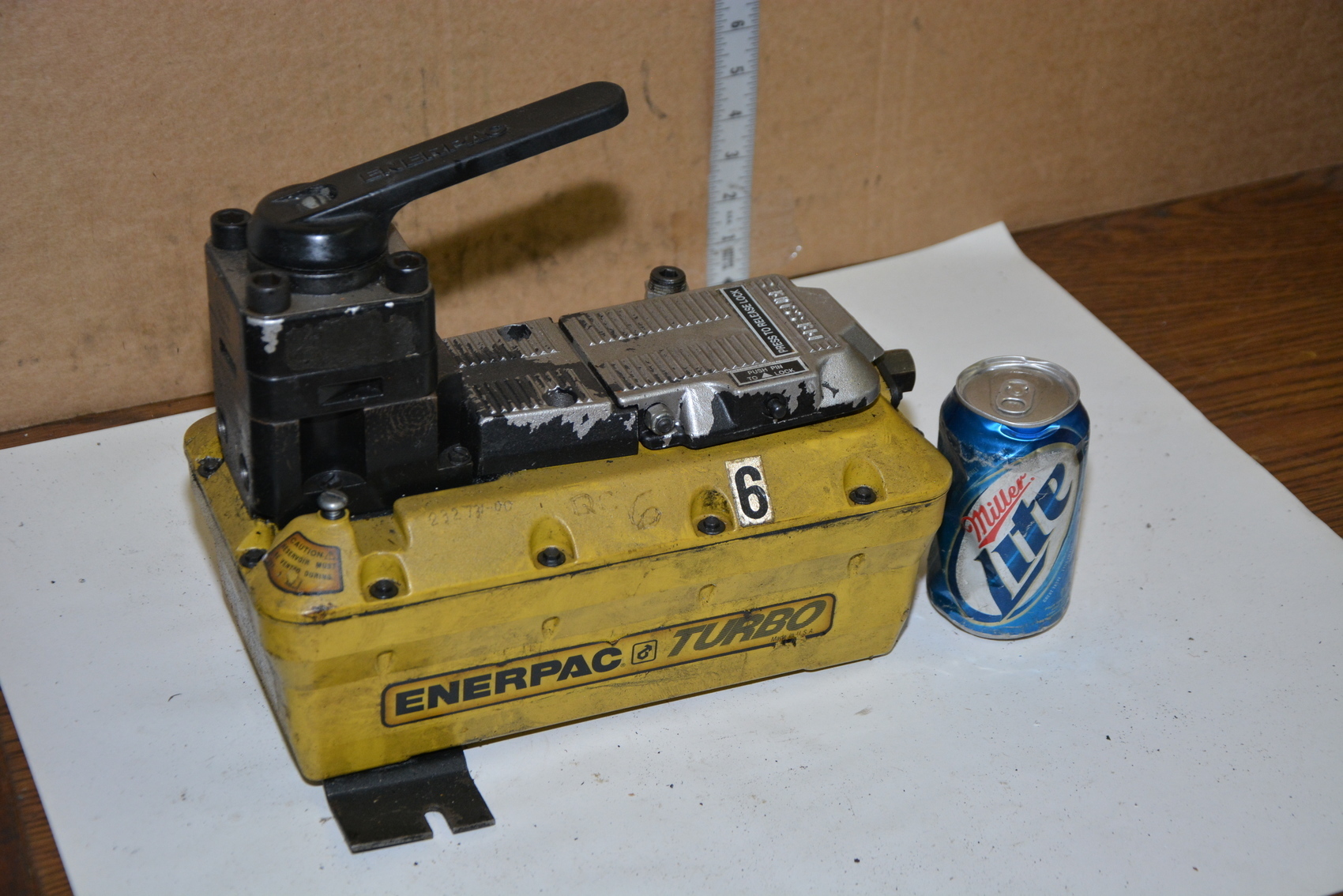 Enerpac Turbo PAM3402NB Air Hydraulic Pump Manual 4 way Valve