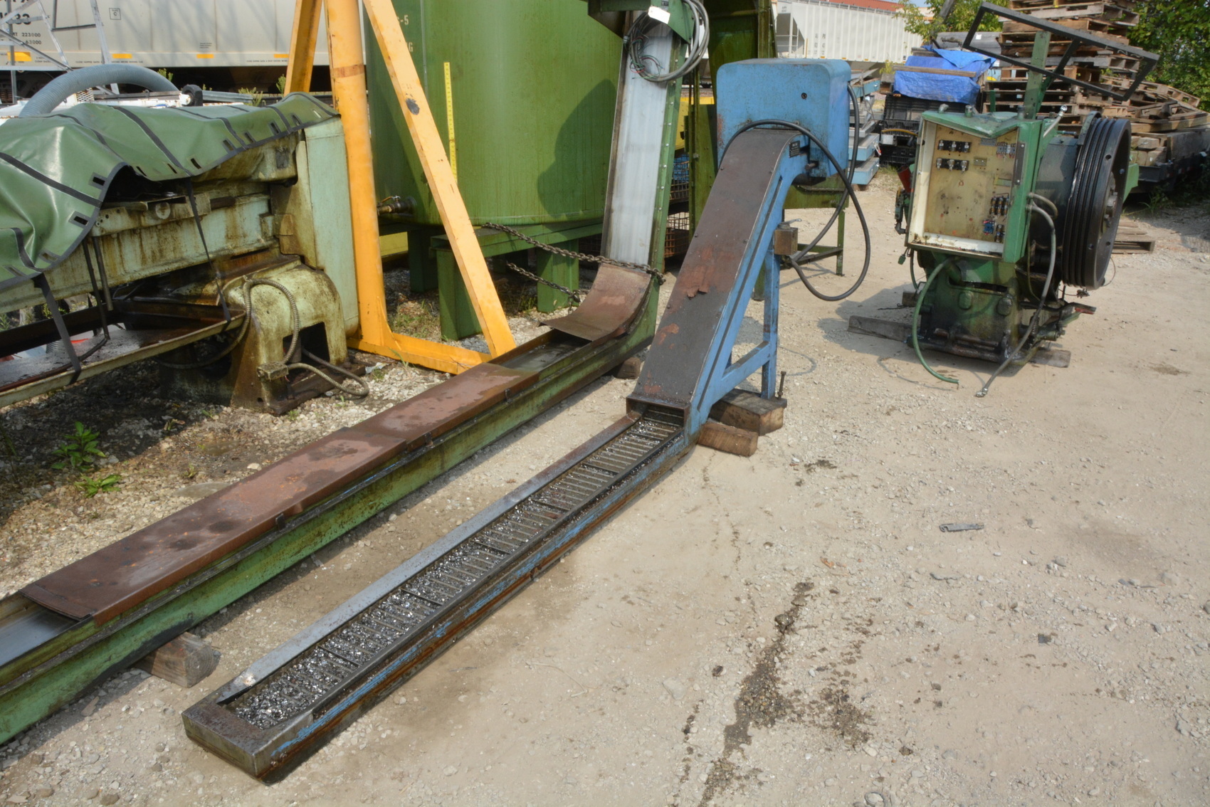Mazak VQC chip conveyor;7"width of belt