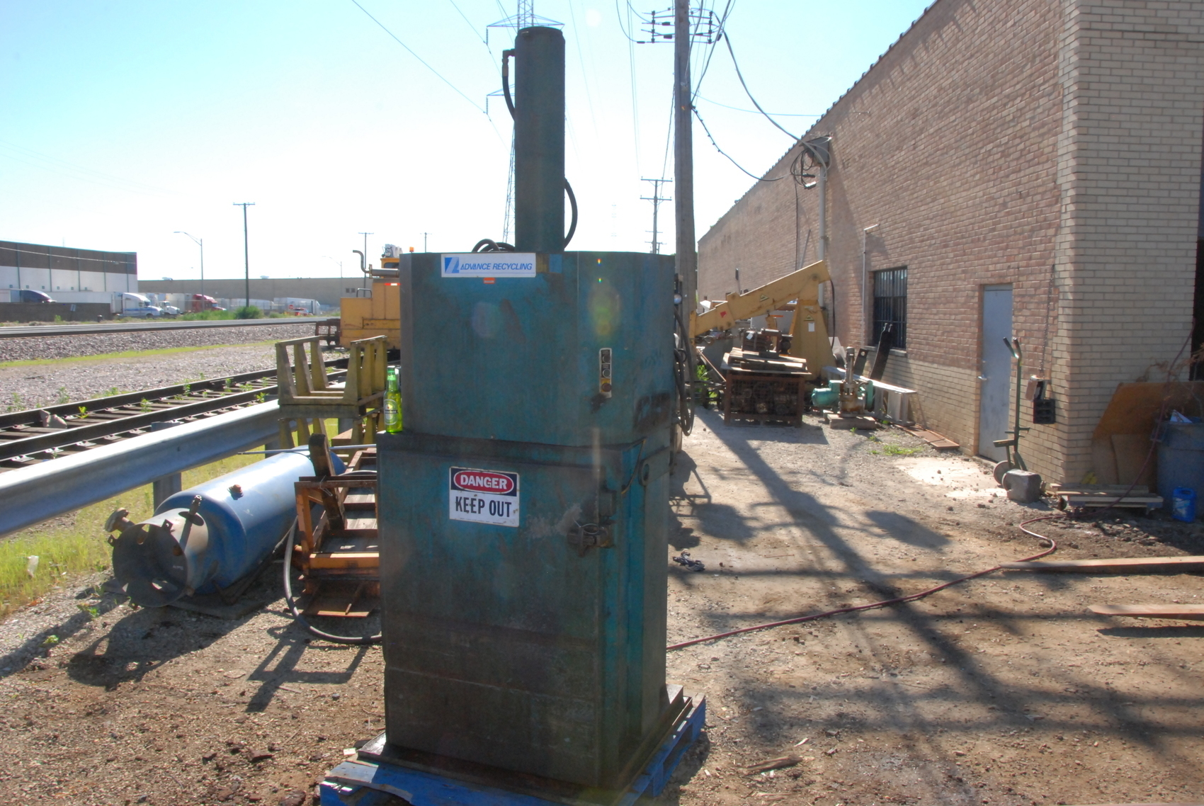 Advance Lift Model ADC6000 55gallon Drum Crusher