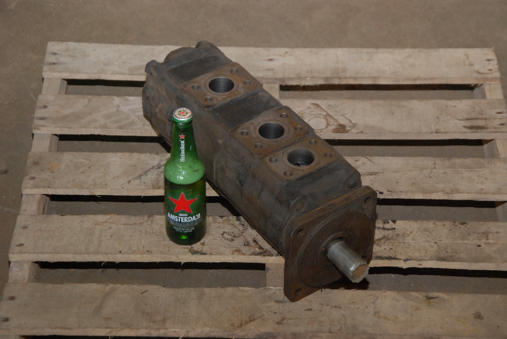 LYNCH XA1686 triple Hydraulic Pump grove crane