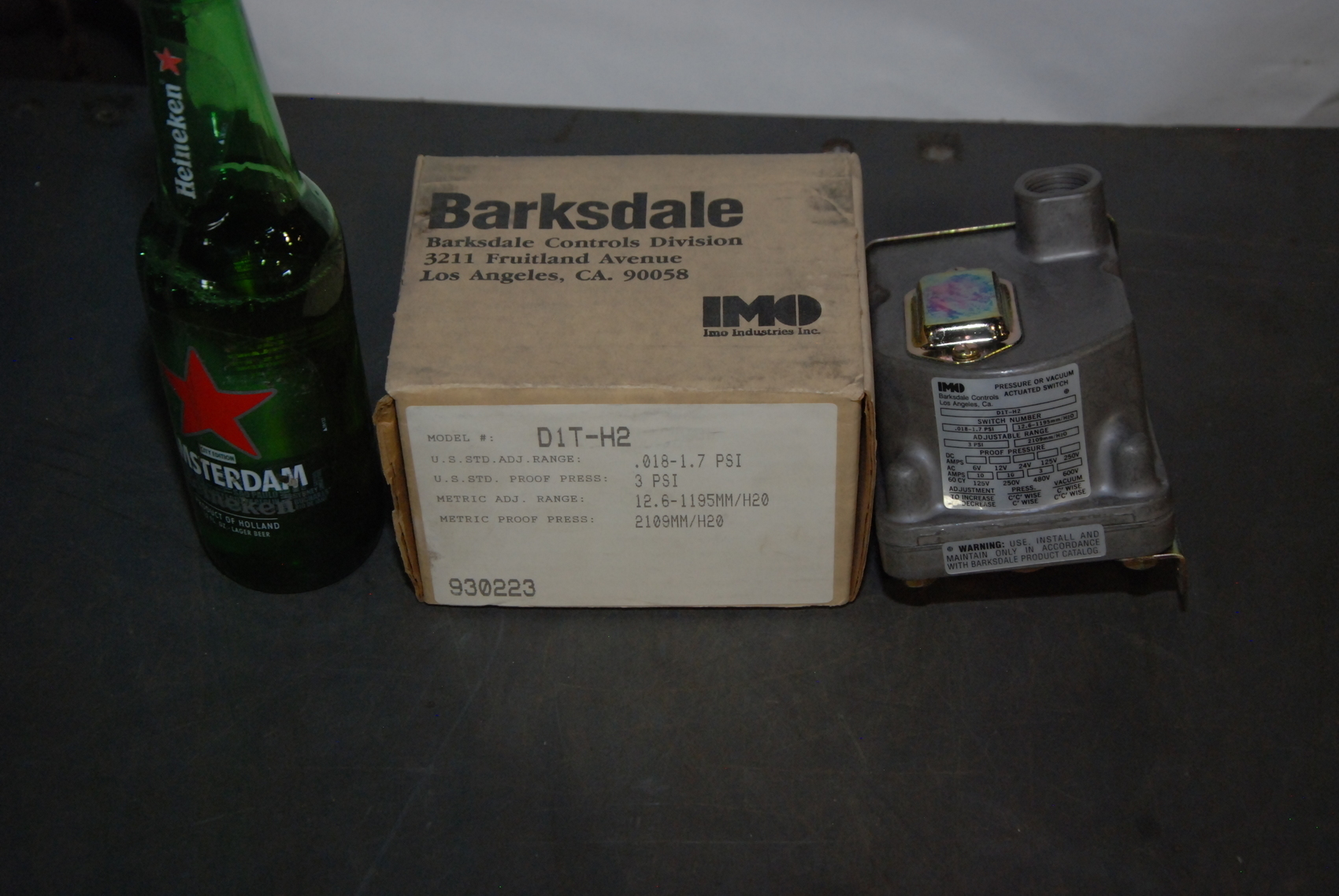 NEW Barksdale IMO D1T-H2 Pressure or Vacuum Actuated switch