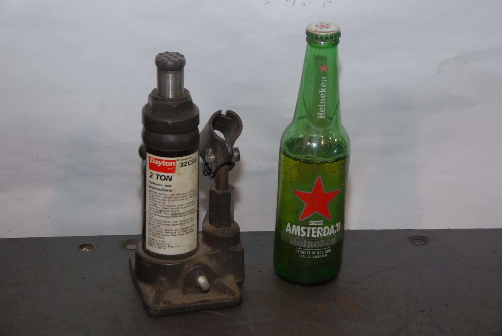 Dayton 2 Ton Hydraulic Bottle Jacks 3ZC58