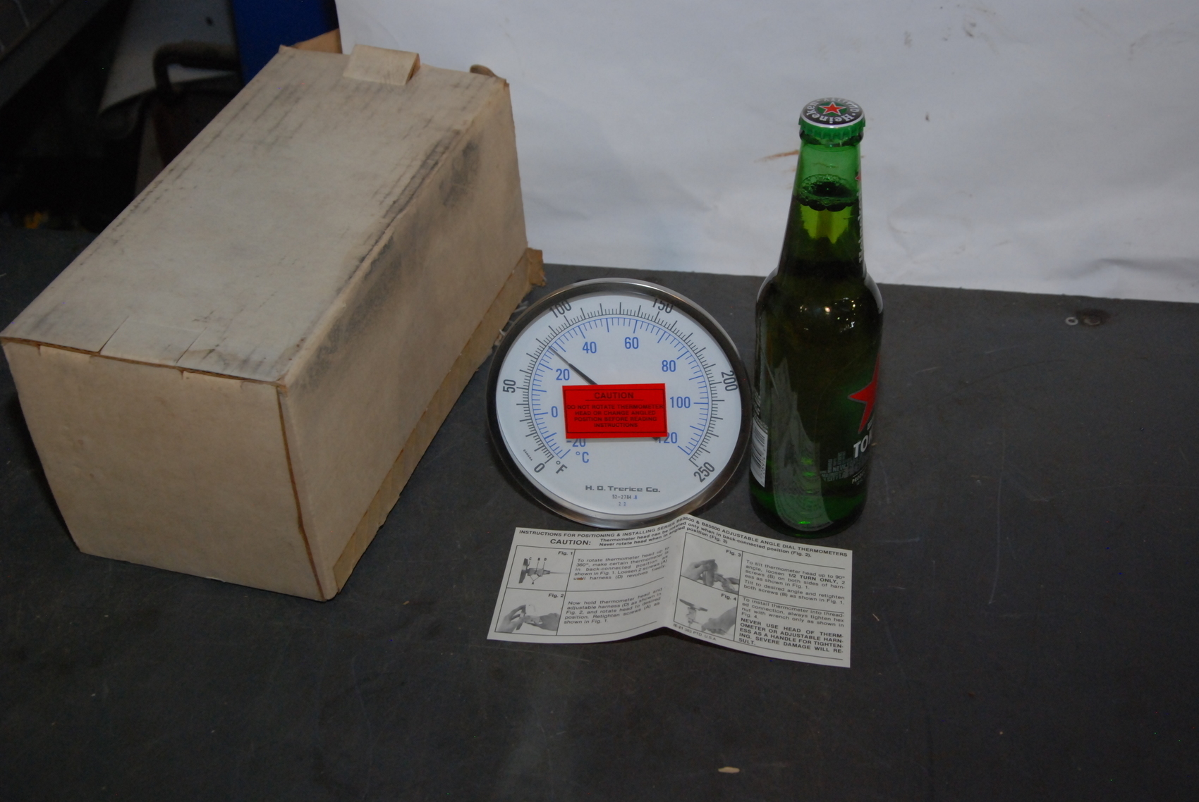 NEW H.O.Trerice Co.52-2784.0-250 Degree Bimetal Thermometer