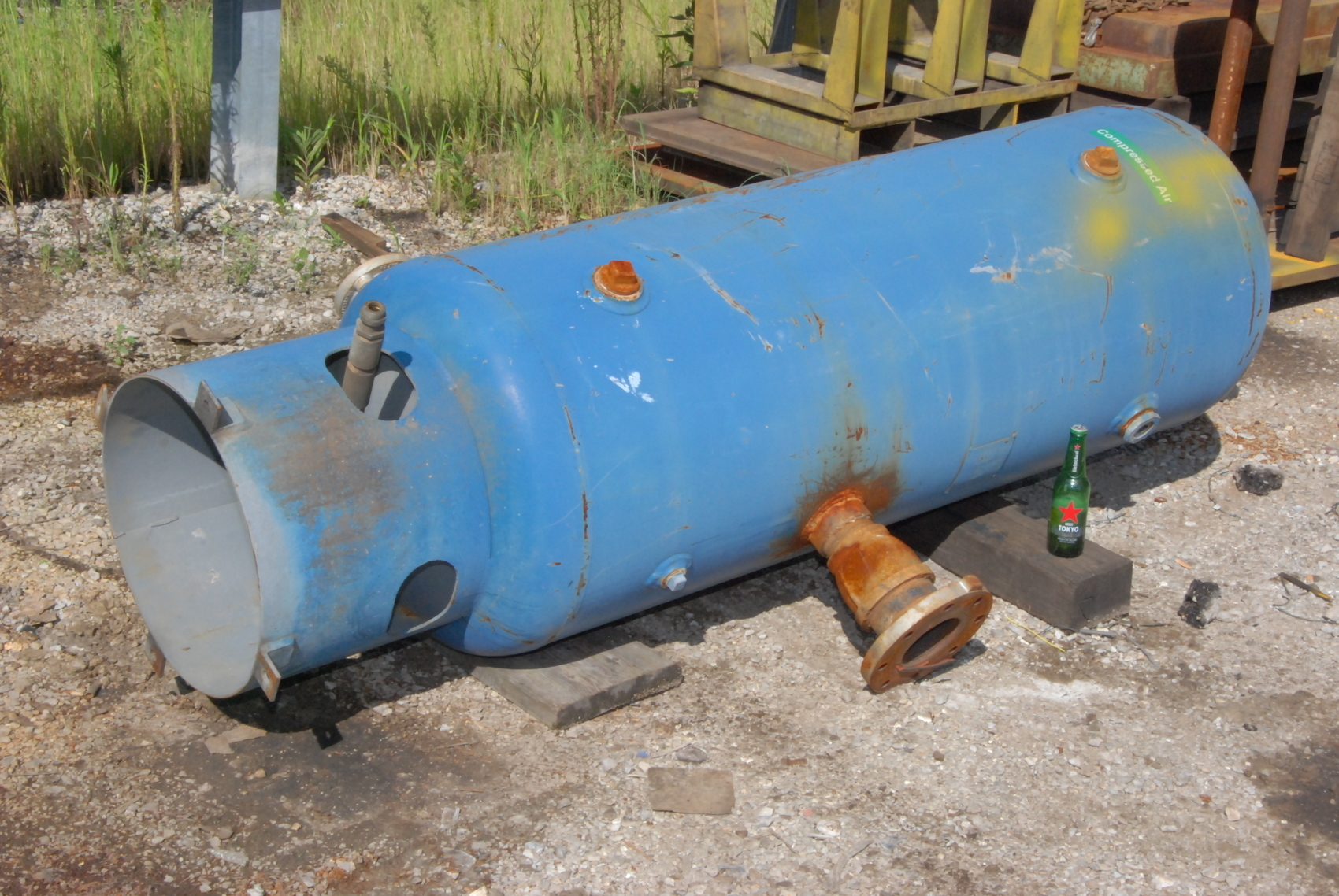 Super Nice!Vertical Compressed air tank,appx 23"by 63",200 PSI 120 gal