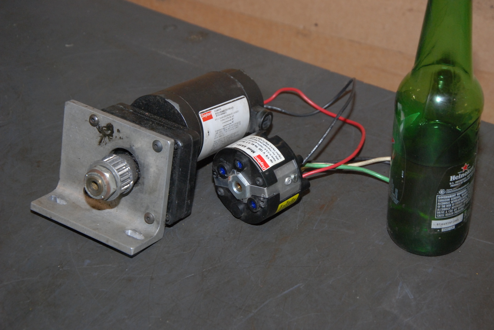 Dayton 1/30HP DC Gearmotor;50RPM;w/6A191 Speed Control