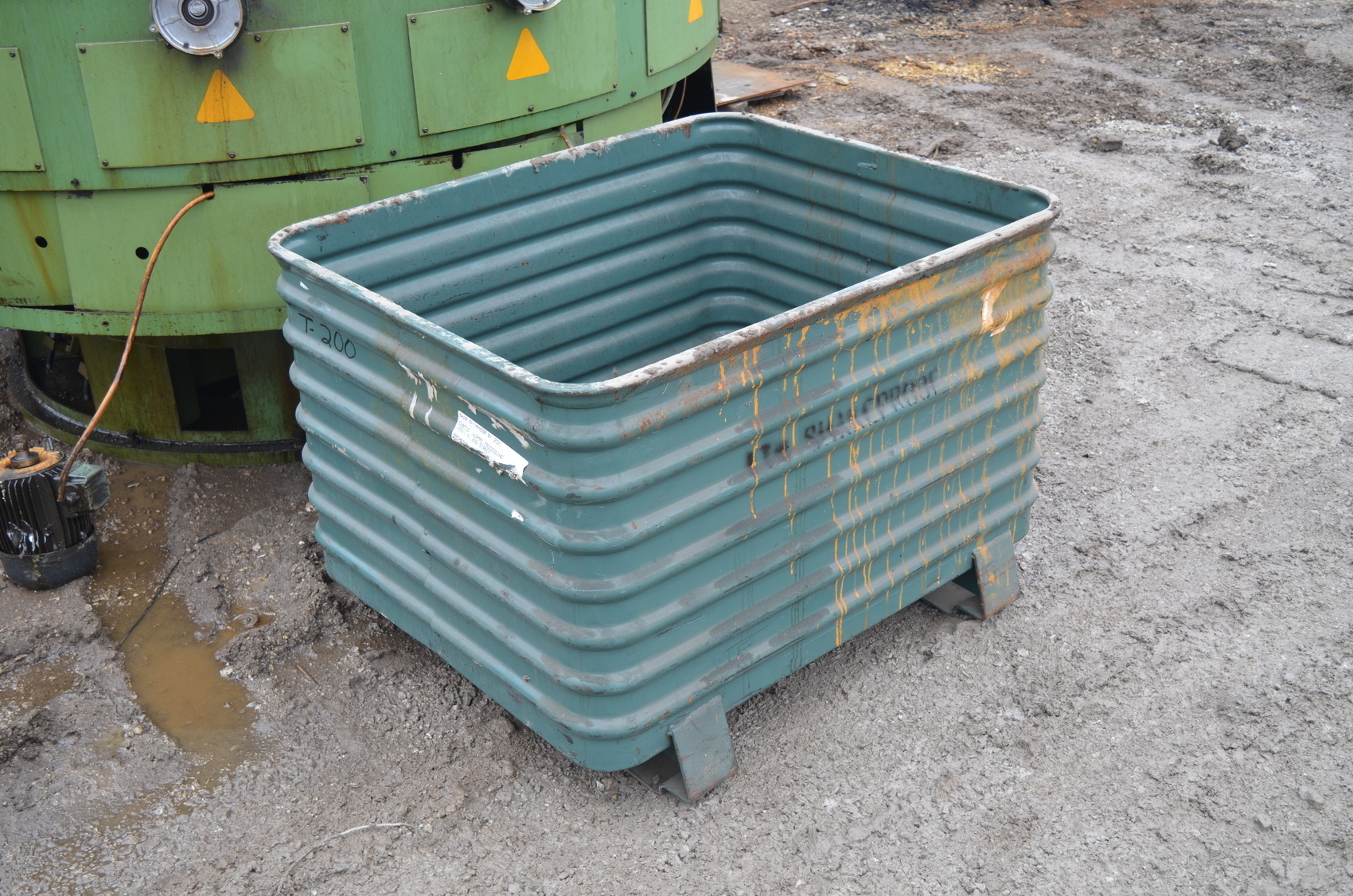 Steel king stackable crate;32x24x29"overall;depth-24"