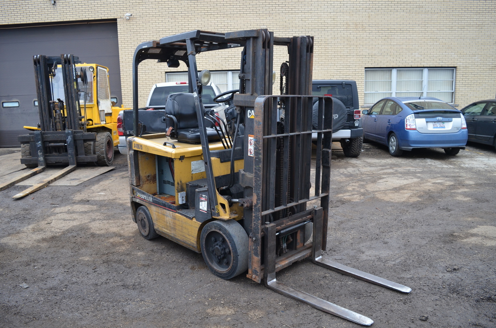 Catepillar EC20K Electric forklift;4000 lbs cap;charger but NO BATTERY