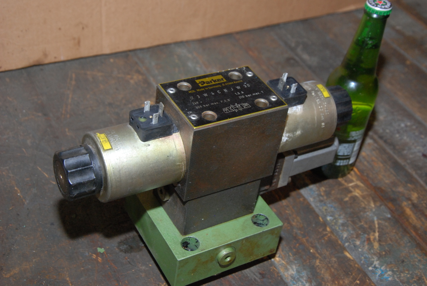 Parker PRDM3PP06SVG10 Hydraulic Pressure Control Valve w/D3W4CNJW30