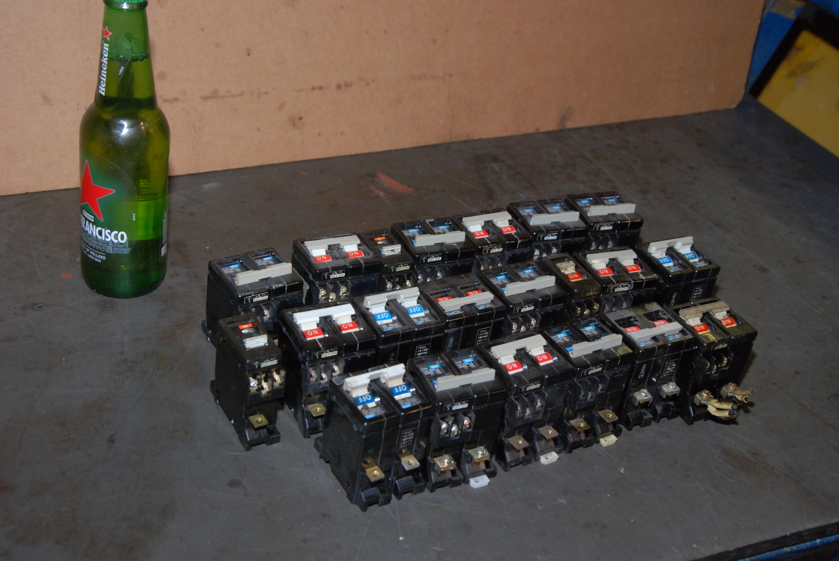 Lot of 21 Fuji CP32D and CP31I Circuit breakers