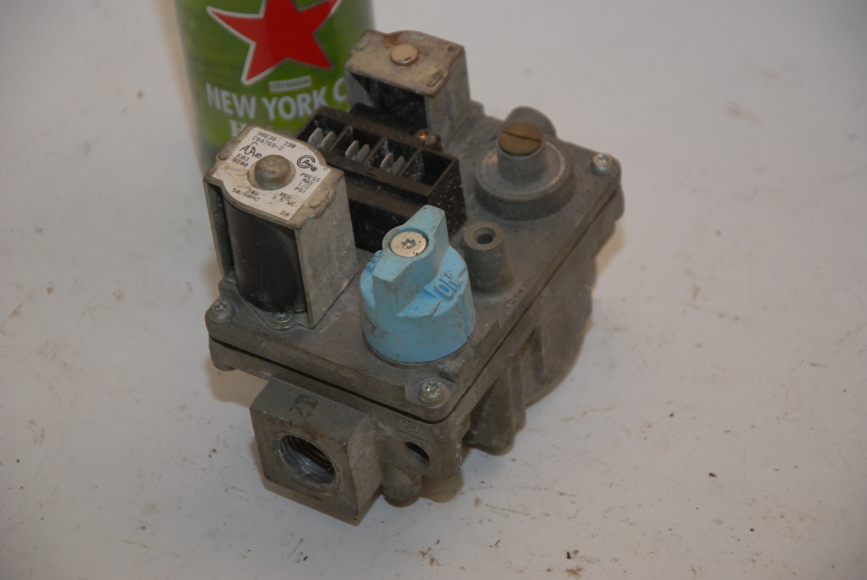 Generic Natural Gas Valve;36E54 230;From Amana GUC090C35C Furnace