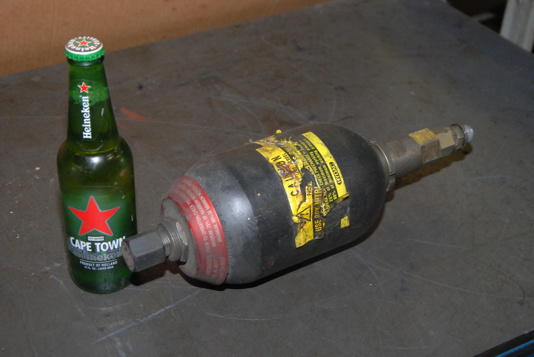 Hydac SB330-1A1/112S-210C Hydraulic Accumulator.3000 PSI wp.