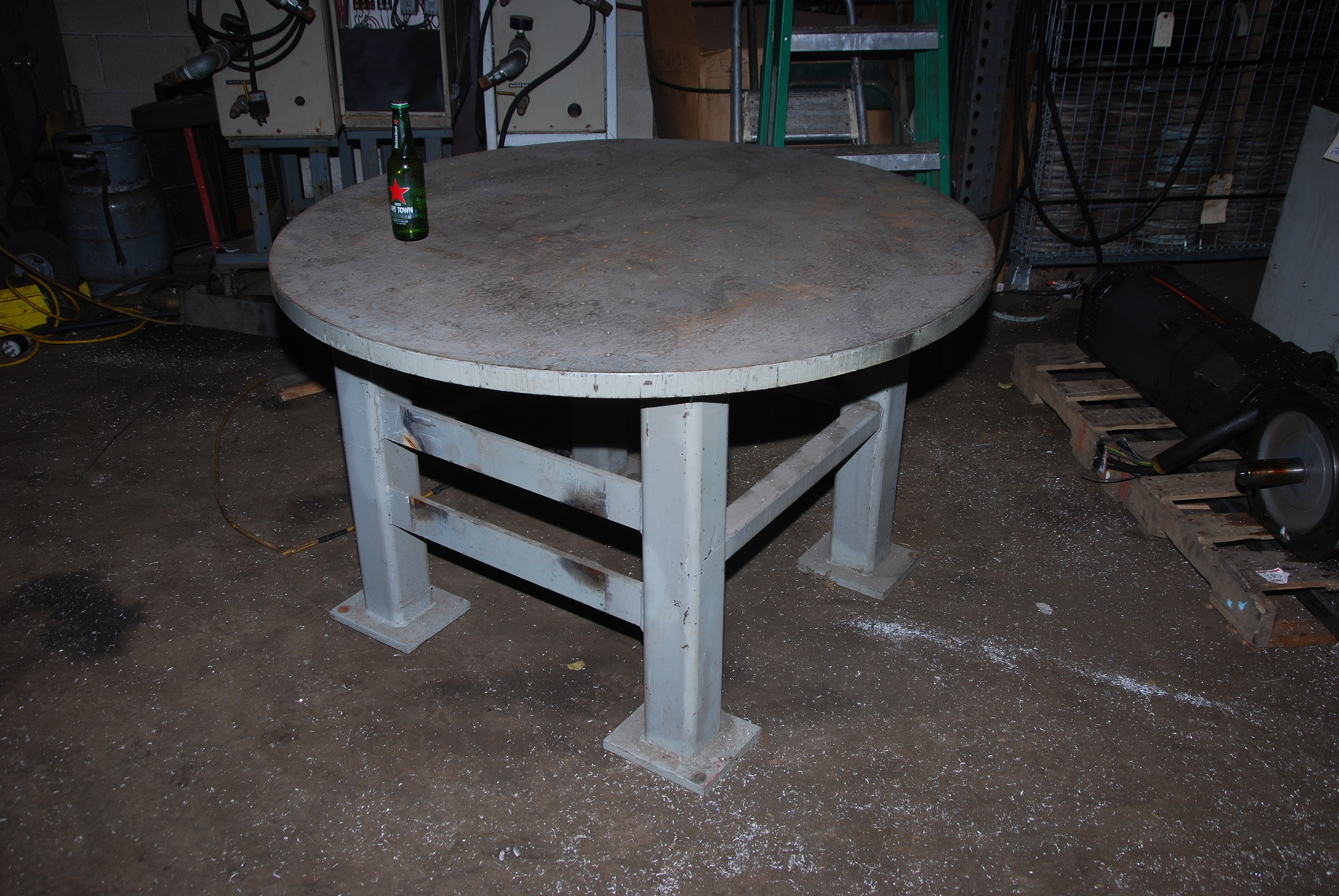 Heavy duty round welding blacksmith table,4ftx30"(h)x1-3/8";5/16"holes