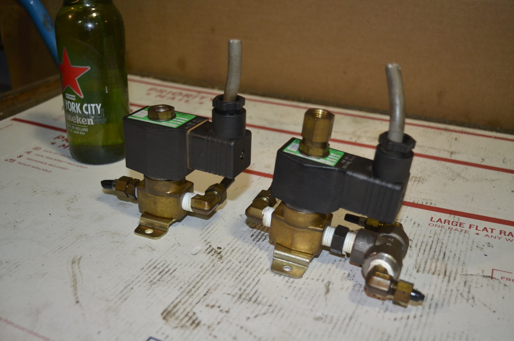 Lot of 2 CKD Solenoid valves AG33-02-102GB and AB41-02-6 02GB