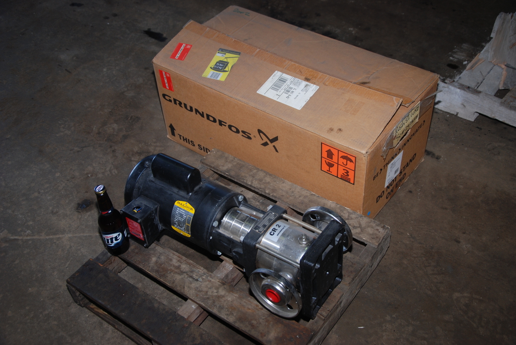 GRUNDFOS CRN2 SS VERTICAL CENTRIFUGAL PUMP 1.5 HP Single phase