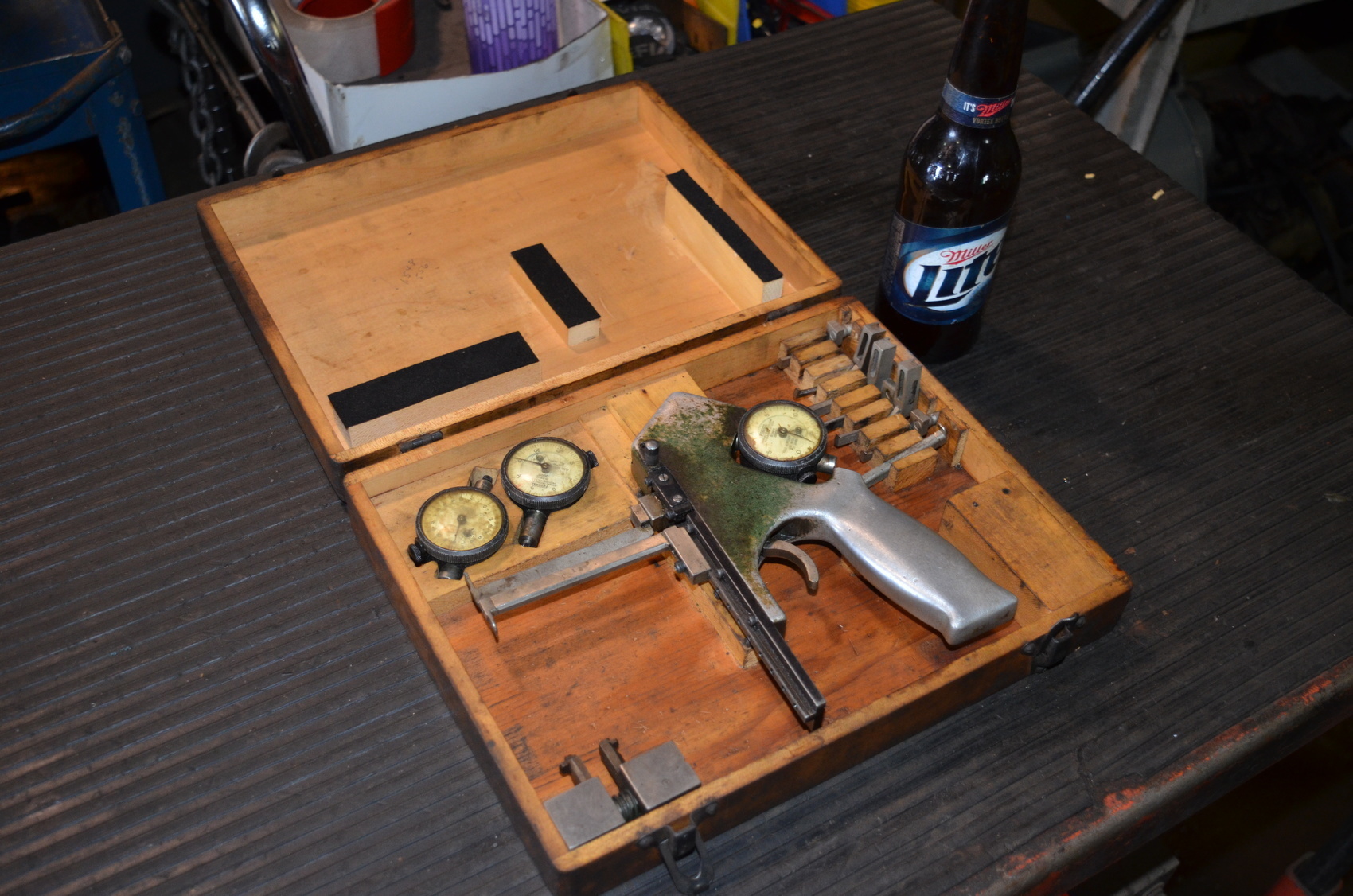 Federal AT-23 Inside Caliper Micrometer Gage Set in a wooden case