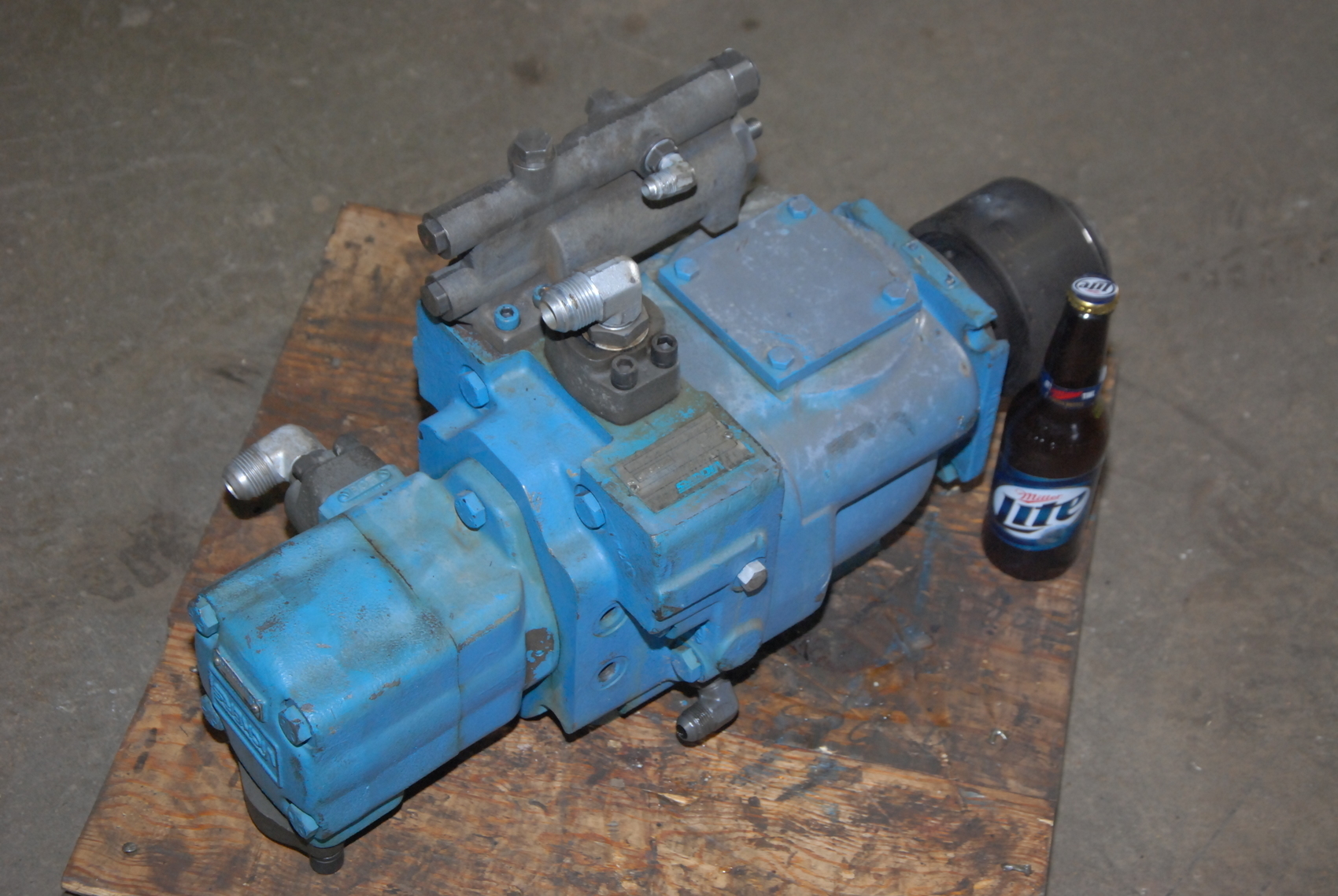 Vickers Hydraulic Pump PVE350I 25V21R