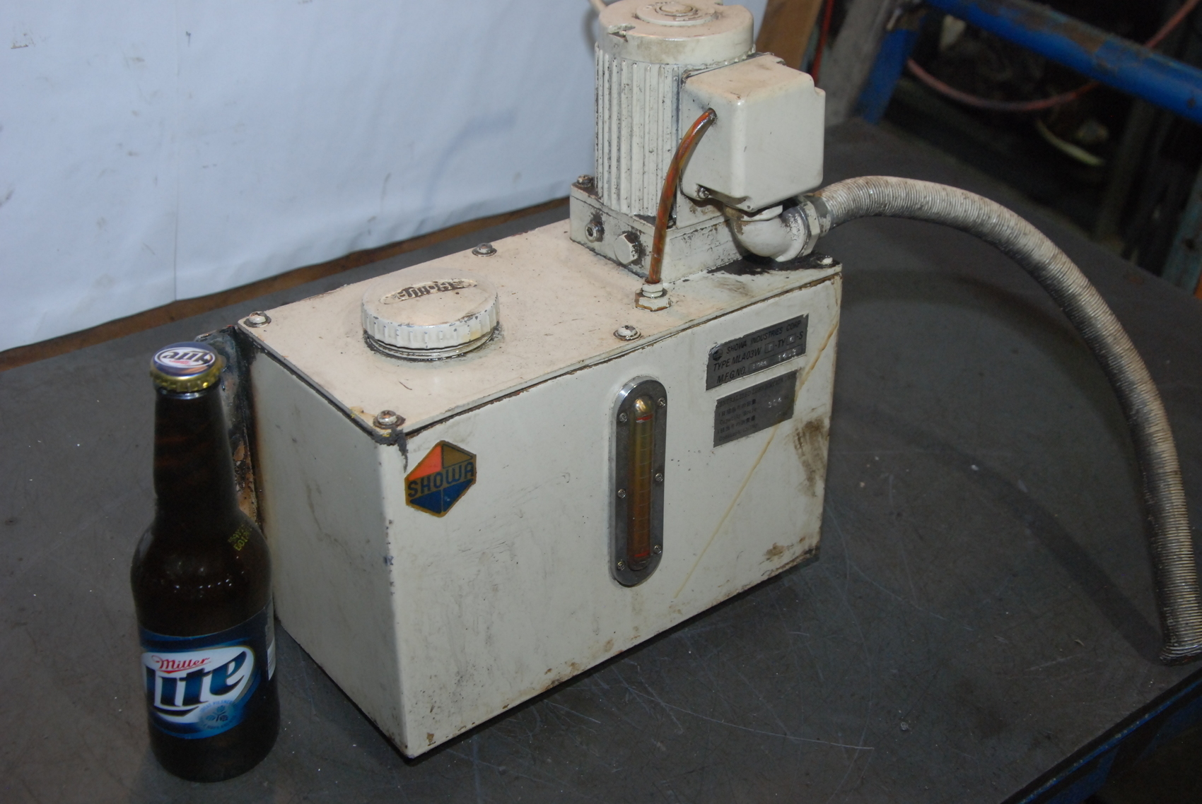 Showa lubricator pump type MLA03W