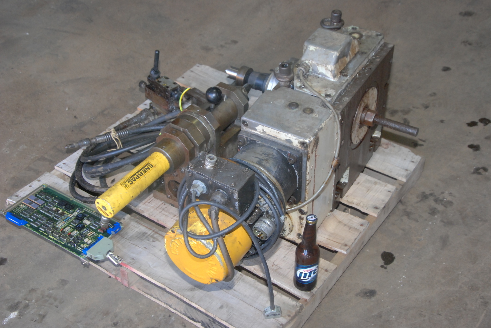 Rotary 4th axis indexing rotary table from Makino VNC-106-A20 CNC mill