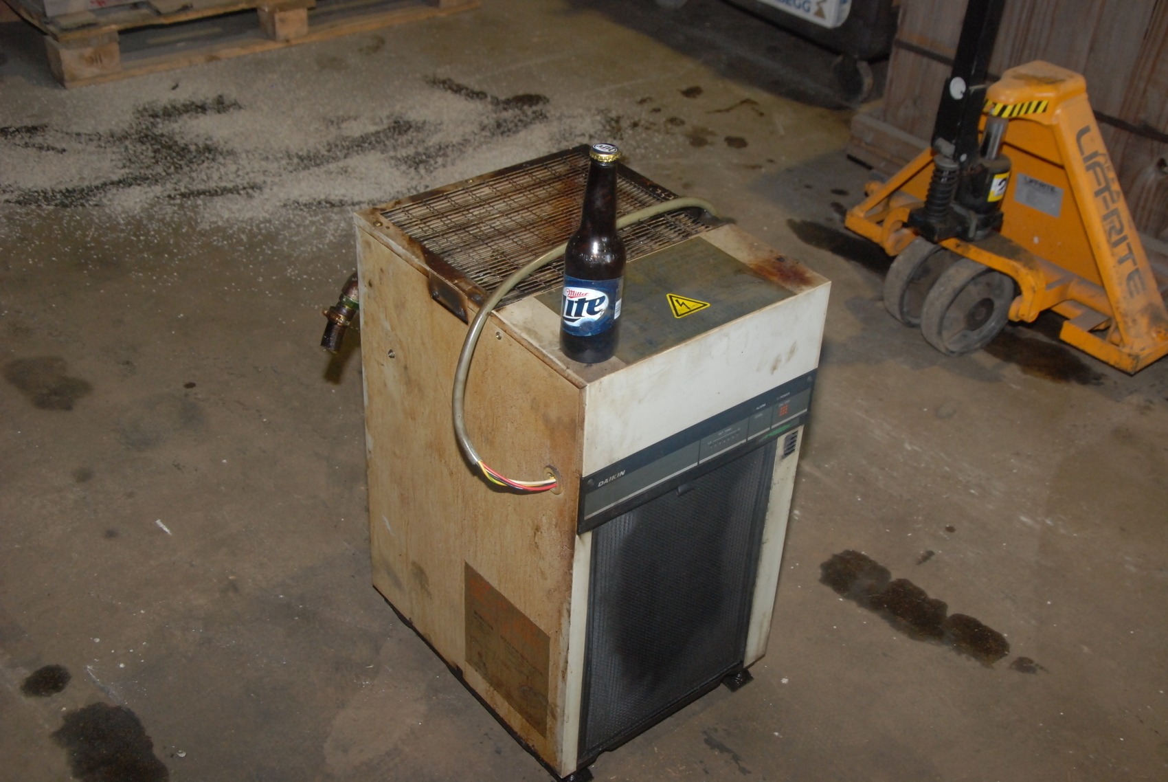 dAIKIN sPINDLE oIL cHILLER COOLER MODEL AKS55K