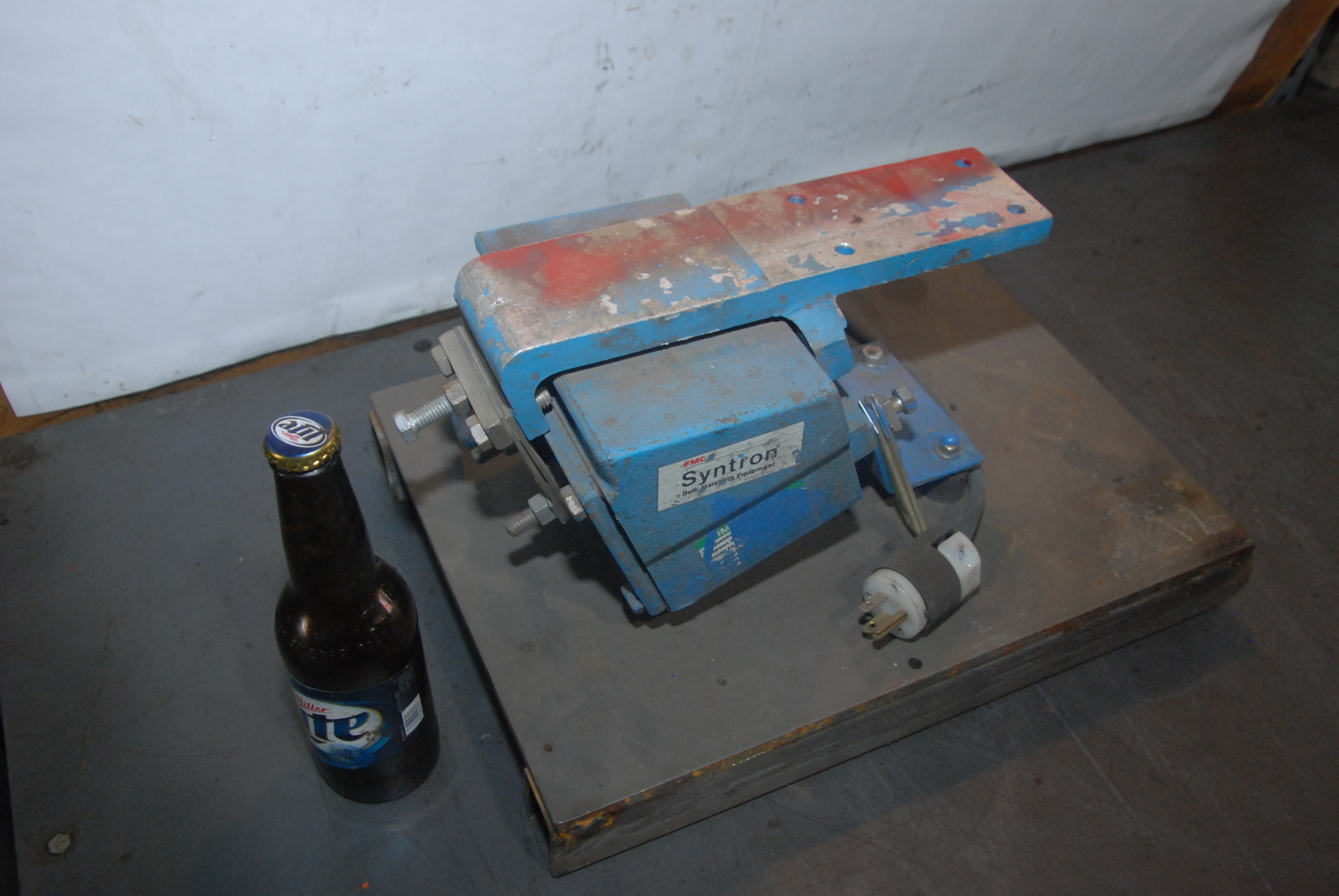 Syntron vibrator magnetic feeder model BF-01 C