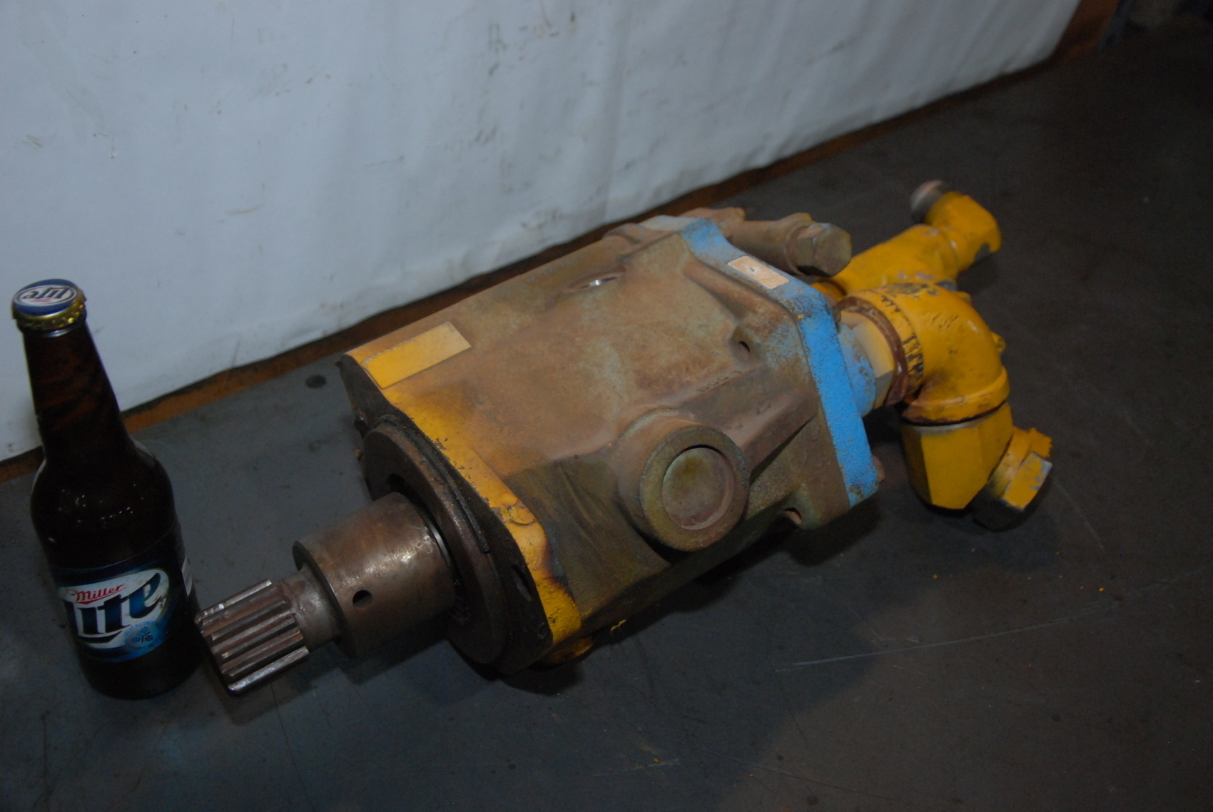 HUGE Unknown model denison?hydraulic pump or motor