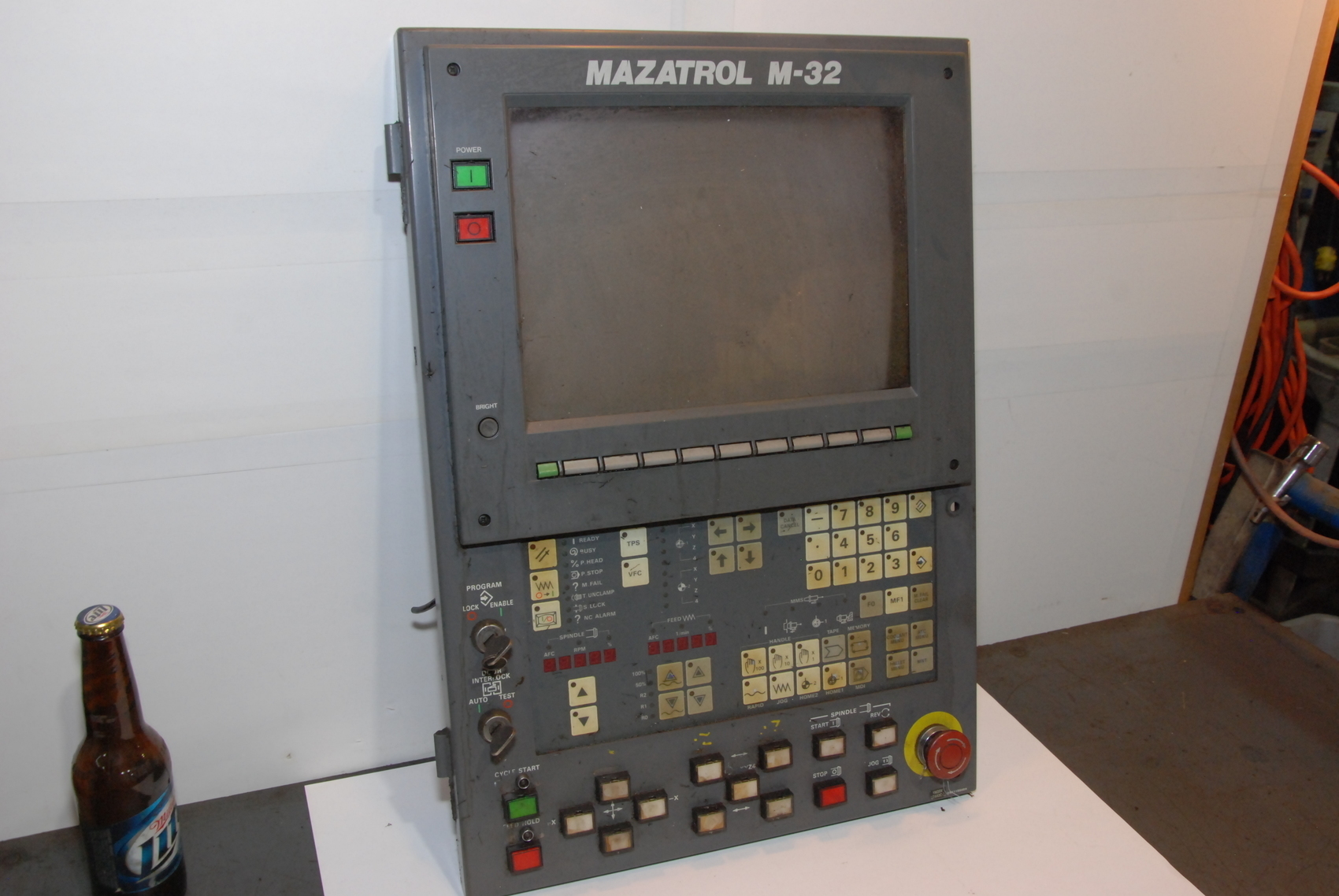 Mitsubishi Mazatrol M-32 Operator Panel YZ443C-3 Control Board