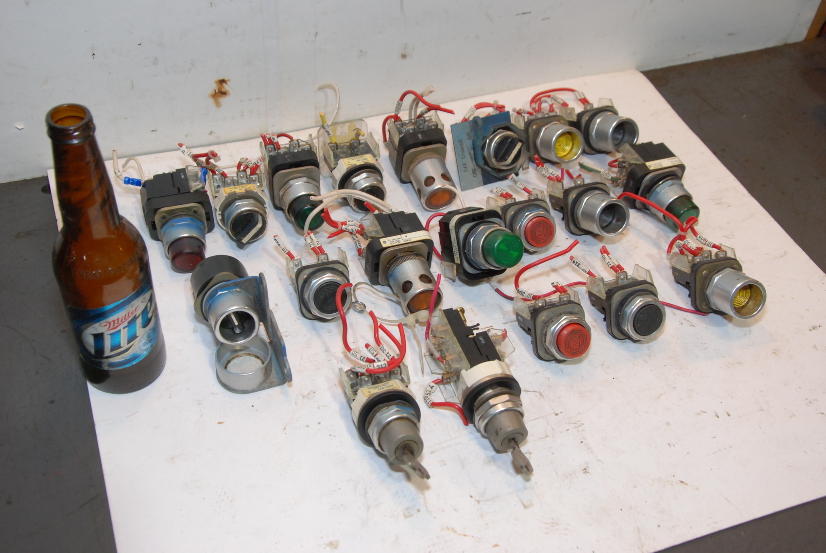 Lot of 20 Allen Bradley Switches Push Button