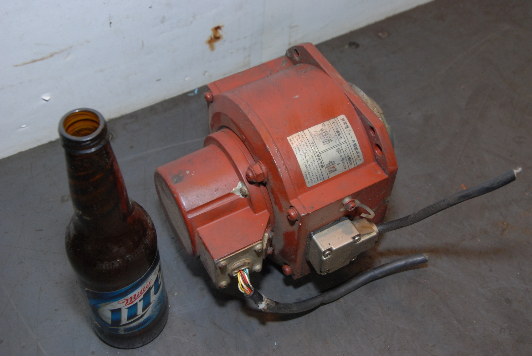 YASKAWA AC SERVO MOTOR USAPEM-07YR11