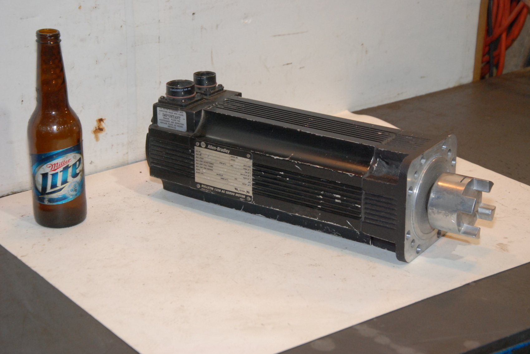 ALLEN BRADLEY 1326AB-B430E-21 AC SERVO MOTOR 460VAC 3200RPM