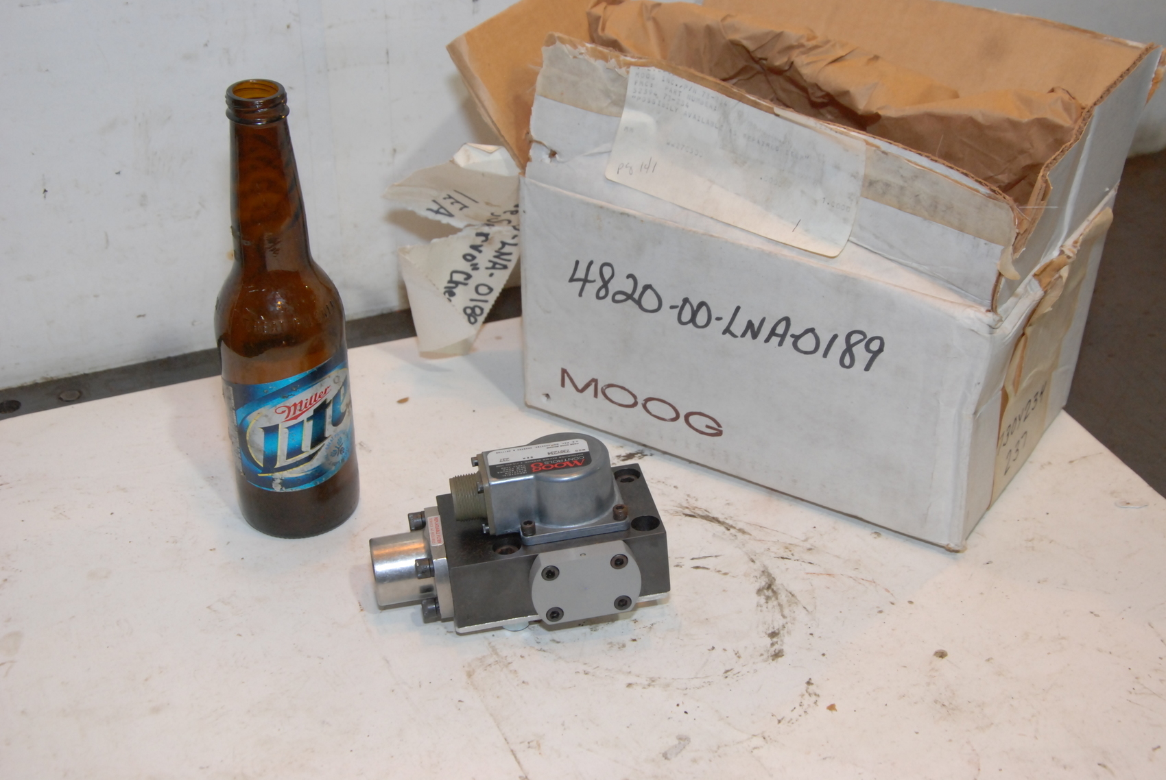 NEW MOOG SERVOVALVE 730Y234 SER 237 servo valve