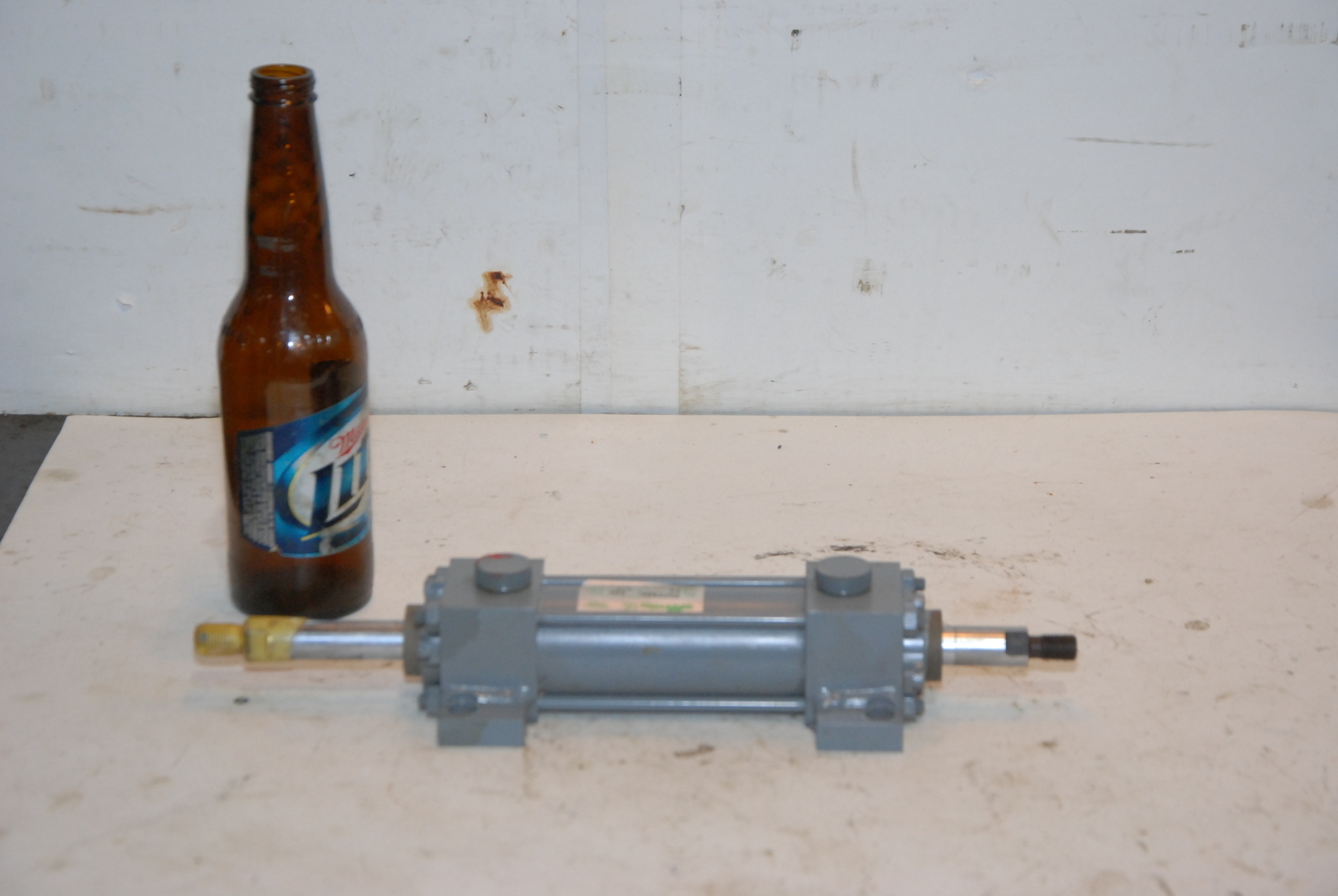 NEW MIL.SURPLUS Miller DA-72B2N,Air Cylinder 1.5"bore 5/8 rod 3"stroke