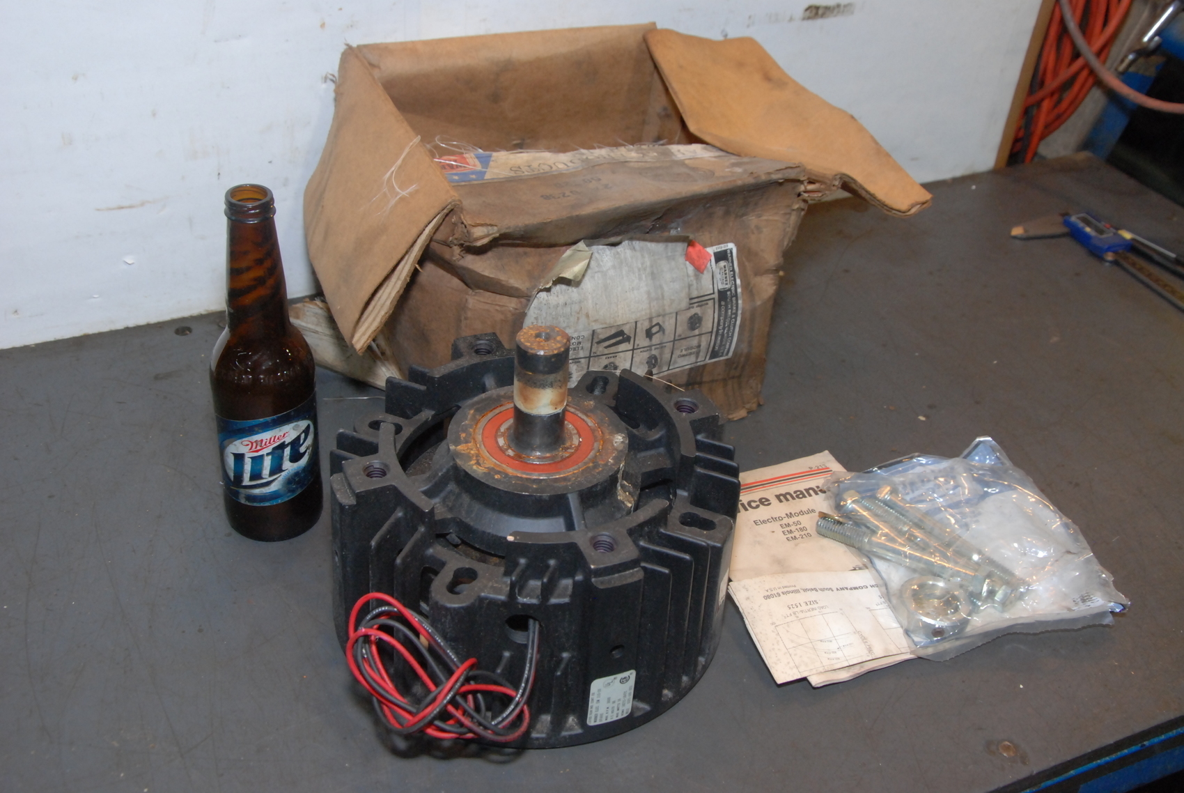 NEW WARNER ELECTRIC CLUTCH EM 210-20,90V