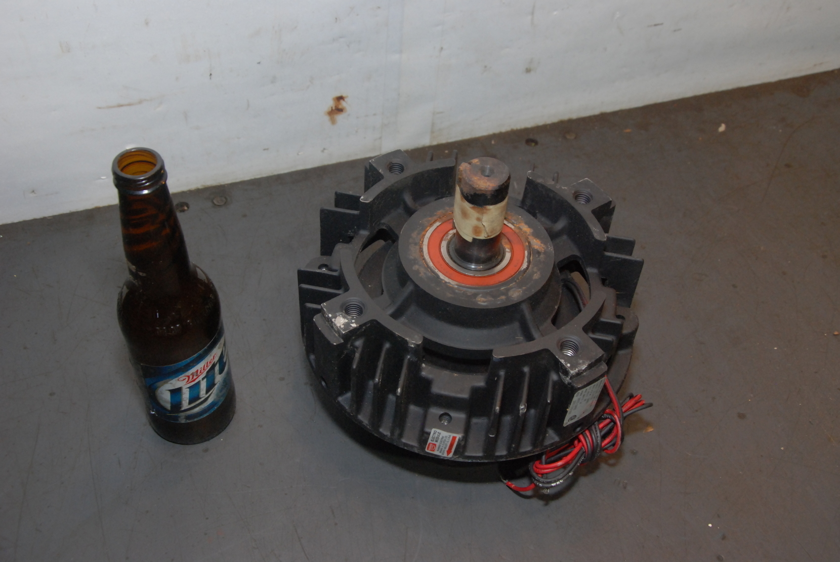 NEW WARNER ELECTRIC CLUTCH EM 210-30,90V