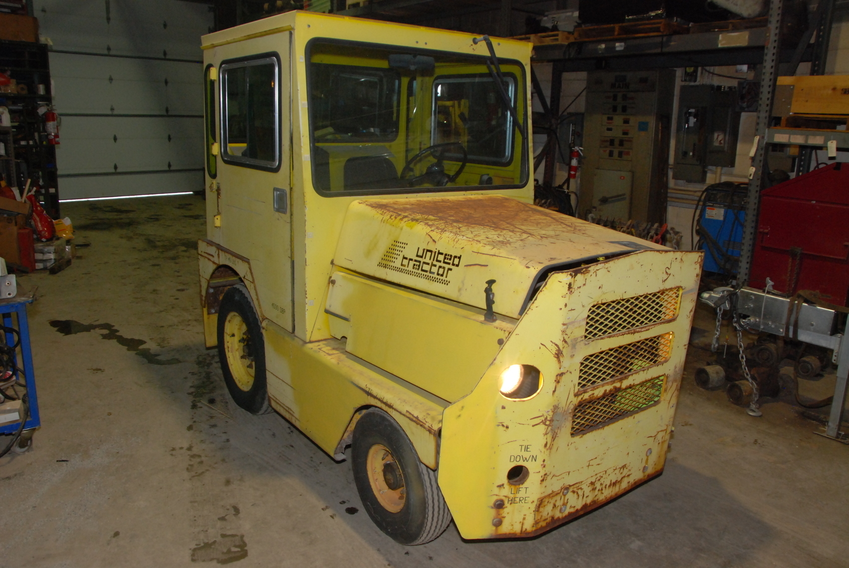 U.S.ARMY TOW TRACTOR WHEELED SM-340-4 A9,361 hrs propane!