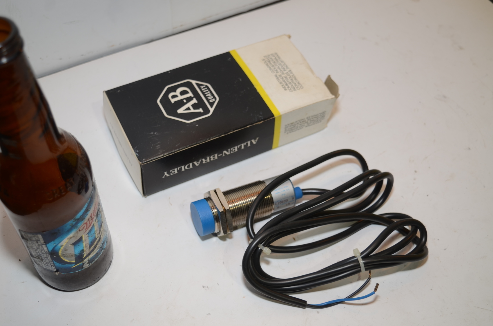 NEW!MILITARY SURPLUS ALLEN BRADLEY PROXIMITY SENSOR 871C-C15B30