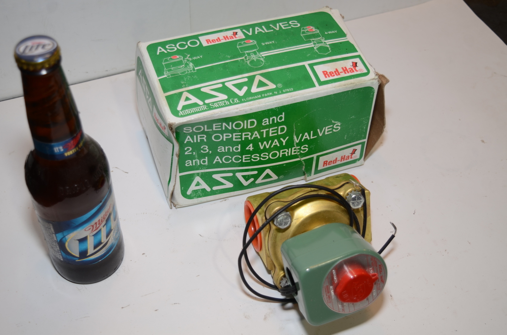 NEW!Asco Red Hat 8210B55 1-1/4"2-Way Solenoid Valve