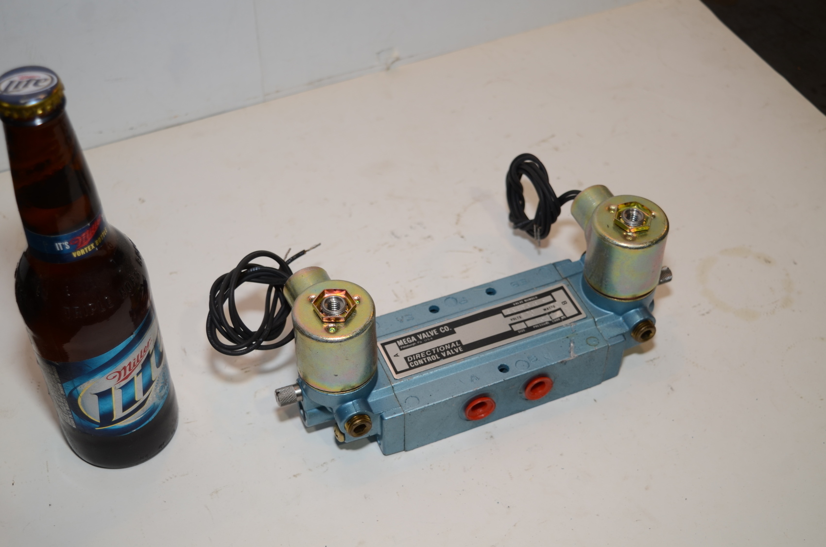 NEW!MEGA VALVE S3RRCAL2 DIRECTIONAL CONTROL VALVE