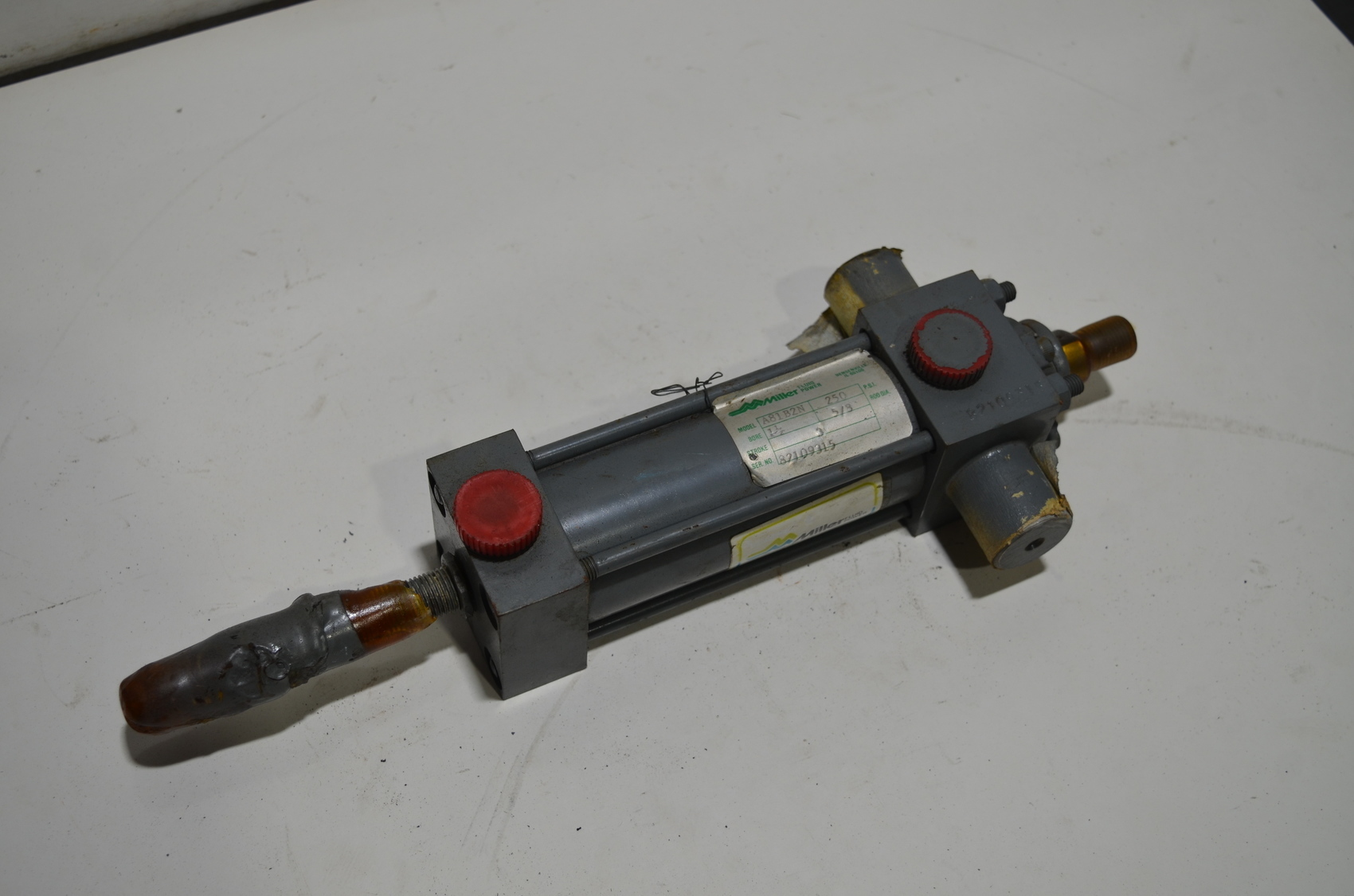 Miller A81B2N 250 PSI Pneumatic Cylinder 1-1/2 bore,stroke 3